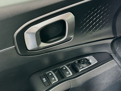 Used 2024 Kia Sorento S image 15