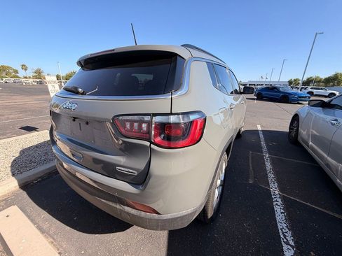 Used 2023 Jeep Compass Latitude AWD/4WD image 5