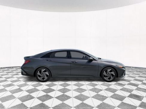 New 2025 Hyundai Elantra SEL image 11