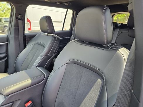 New 2026 Jeep Grand Cherokee L 2WD image 17
