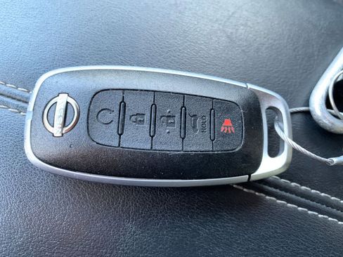 Used 2025 Nissan Pathfinder SV image 23