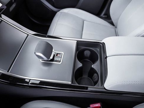 Used 2024 Land Rover Range Rover Velar Dynamic SE image 17