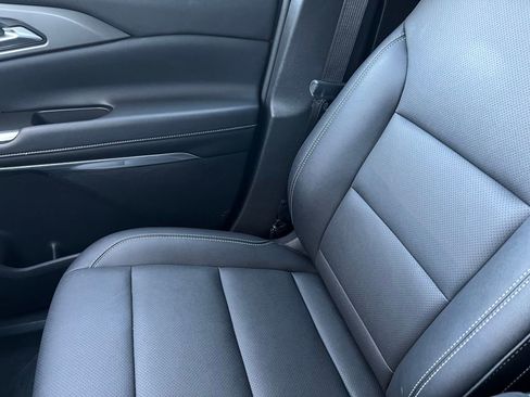 Used 2025 Chevrolet Traverse LT image 34