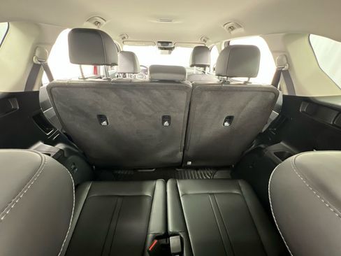 Used 2025 Kia Sorento S image 36