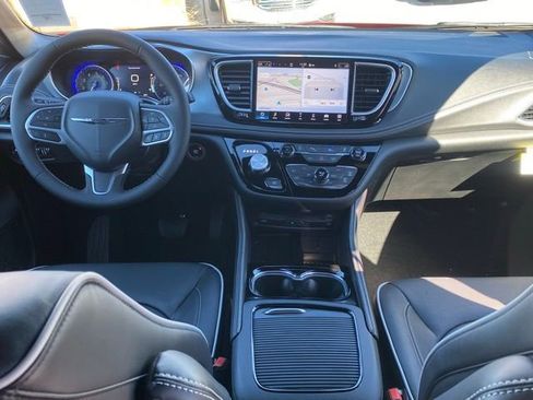 New 2026 Chrysler Pacifica Limited w/ Uconnect Theater Family Group image 38