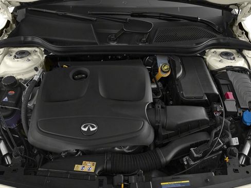 Used 2018 INFINITI QX30 FWD image 16