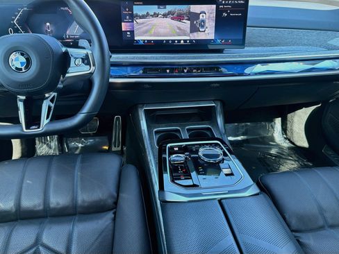 Used 2025 BMW 760i xDrive w/ Executive Package AWD/4WD image 19
