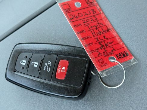 Used 2023 Toyota Highlander XLE image 31