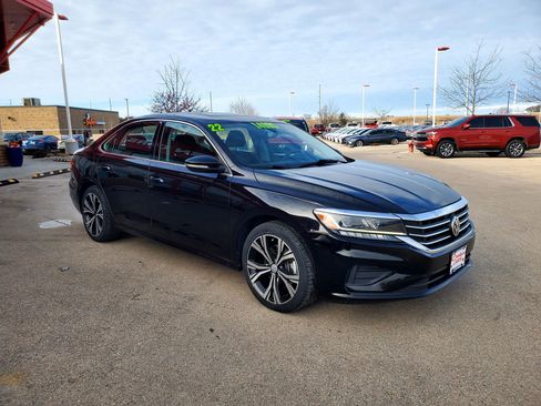 Used 2022 Volkswagen Passat 2.0T SE image 3