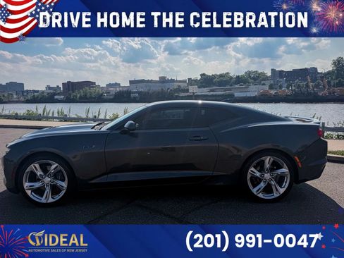 Used 2021 Chevrolet Camaro LT w/ Technology Package RWD image 4