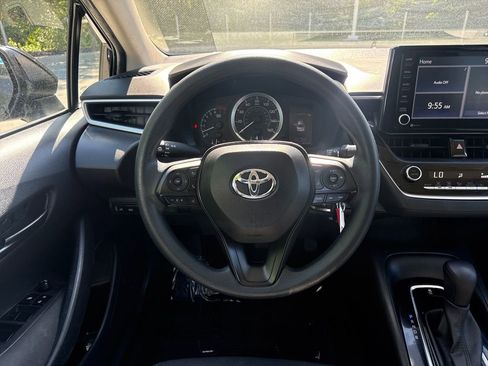 Used 2022 Toyota Corolla LE FWD image 19