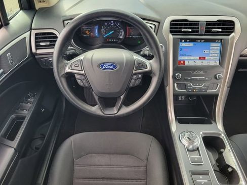 Used 2019 Ford Fusion SE image 12