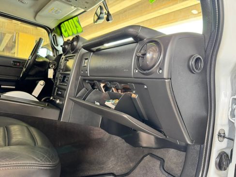 Used 2005 HUMMER H2 w/ Preferred Equipment Group AWD/4WD image 30