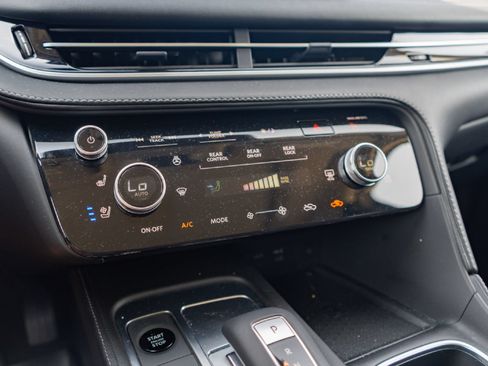 Certified 2026 INFINITI QX60 Luxe w/ Family Package FWD image 18