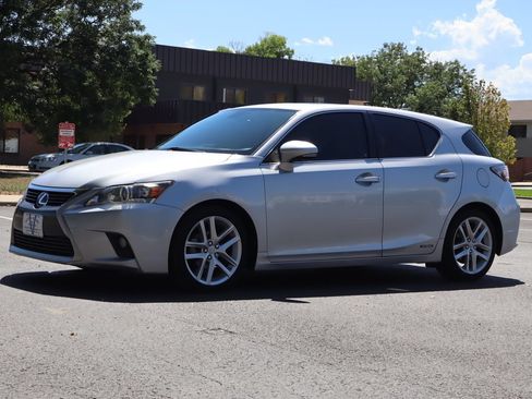 Used 2015 Lexus CT 200h w/ Navigation Package FWD image 11