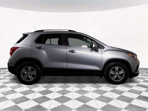 Used 2017 Chevrolet Trax LT w/ LT Convenience Package image 13