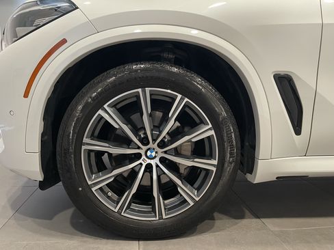 Used 2023 BMW X5 xDrive40i w/ M Sport Package AWD/4WD image 7