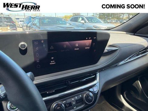 Used 2025 Buick Envista Sport Touring w/ Convenience II Package FWD image 37