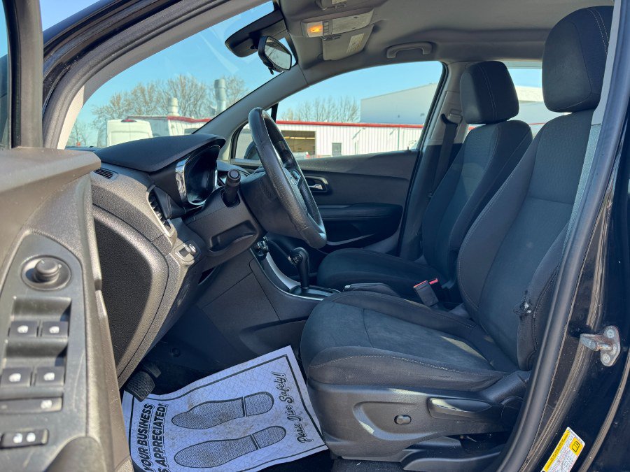 Used 2017 Chevrolet Trax LS w/ Air And Auto Package FWD image 15