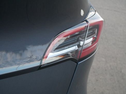 Used 2023 Tesla Model Y Long Range image 17