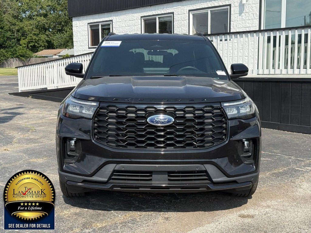 Used 2025 Ford Explorer ST-Line AWD/4WD image 2
