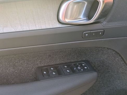 Certified 2023 Volvo XC40 B5 Plus image 24