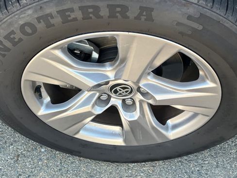 Used 2023 Toyota RAV4 XLE w/ Convenience Package image 10