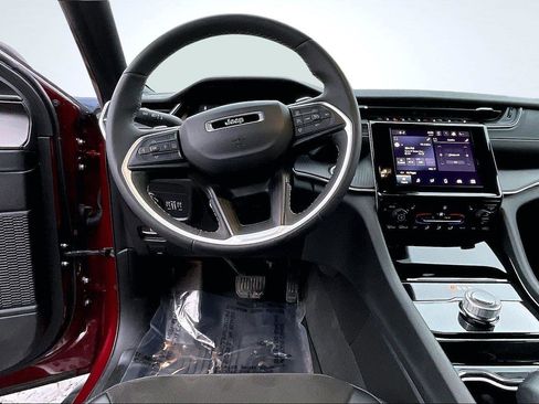 Used 2023 Jeep Grand Cherokee L Altitude image 6