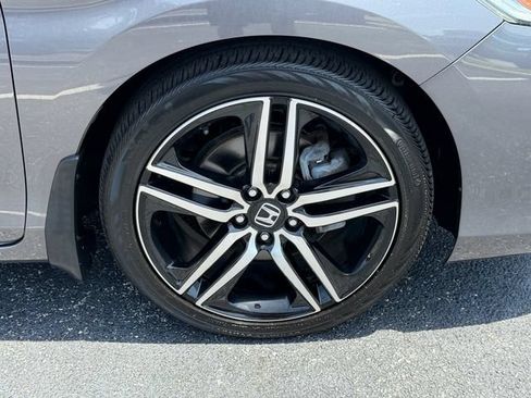Used 2017 Honda Accord Touring image 19