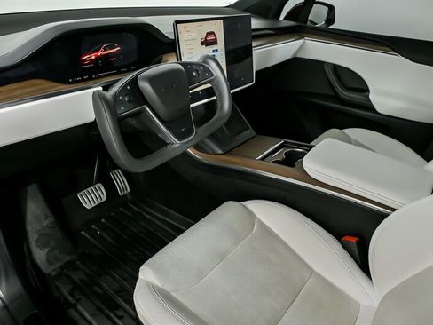 Used 2022 Tesla Model X image 16