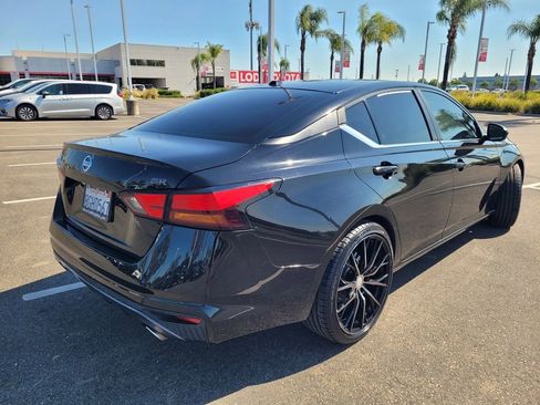 Used 2019 Nissan Altima 2.5 SR w/ SR Premium Package FWD image 4