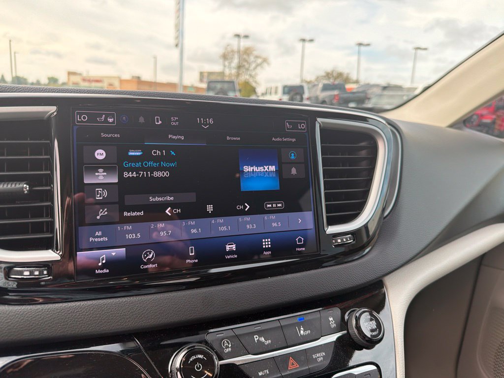 Used 2024 Chrysler Pacifica Touring-L FWD image 24