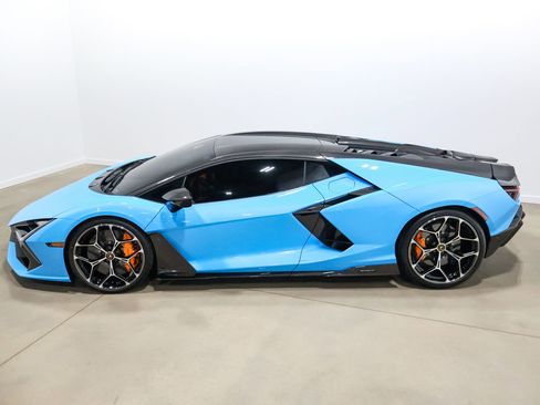 Used 2025 Lamborghini Revuelto AWD/4WD image 11