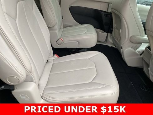 Certified 2017 Chrysler Pacifica Touring-L w/ Tire & Wheel Group image 33