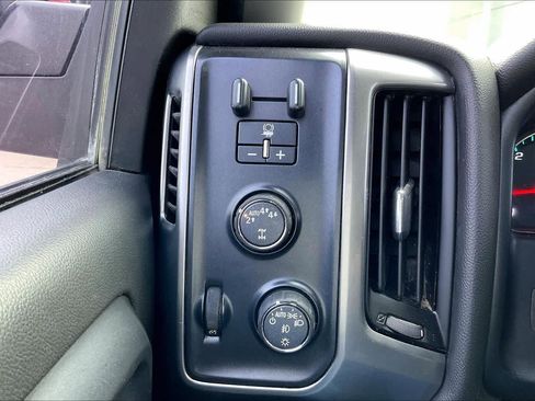 Used 2019 Chevrolet Silverado 1500 LT w/ Texas Edition AWD/4WD image 33