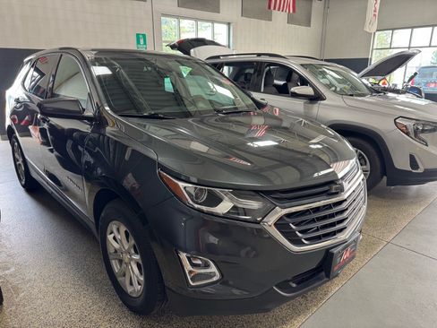 Used 2019 Chevrolet Equinox LT FWD image 3