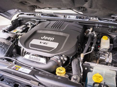 Used 2016 Jeep Wrangler Unlimited Sahara w/ Connectivity Group image 30