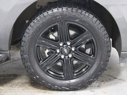 Used 2021 Ford Expedition XLT image 12