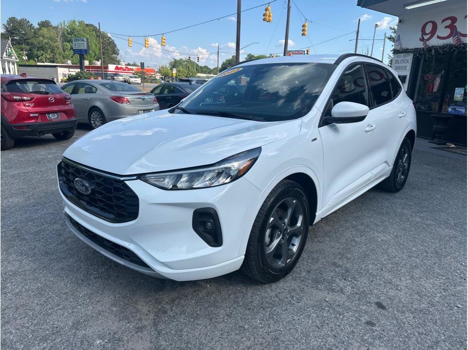 Used 2023 Ford Escape ST-Line Select w/ Tech Pack #1 AWD/4WD image 3