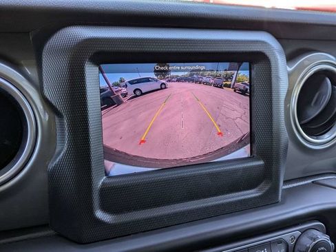 Used 2021 Jeep Wrangler Unlimited Sahara w/ Dual Top Group AWD/4WD image 22