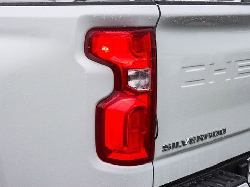 Used 2024 Chevrolet Silverado 2500 High Country w/ Technology Package image 8