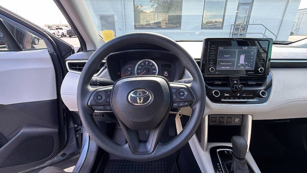 Used 2022 Toyota Corolla Cross L FWD image 14