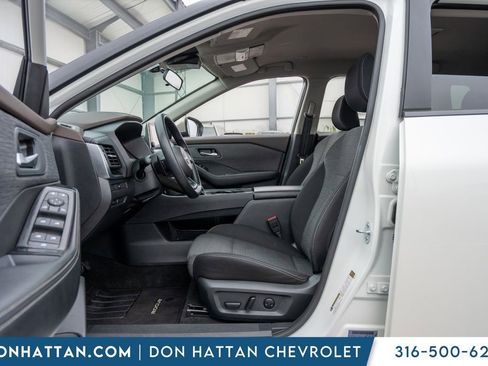 Used 2023 Nissan Rogue SV image 5