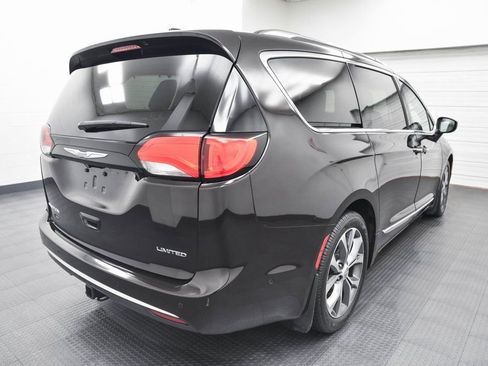 Used 2017 Chrysler Pacifica Limited image 8