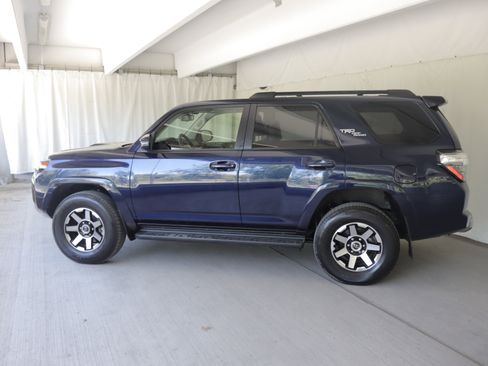 Used 2023 Toyota 4Runner TRD Off-Road Premium w/ Moonroof Package AWD/4WD image 25