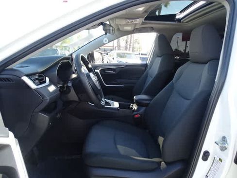 Certified 2022 Toyota RAV4 XLE w/ Convenience Package FWD image 17