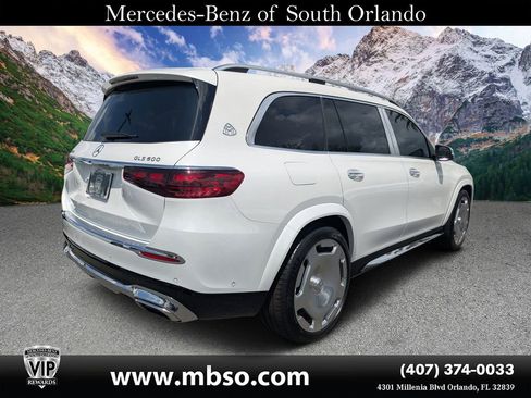 Used 2025 Mercedes-Benz Maybach GLS 600 4MATIC image 17