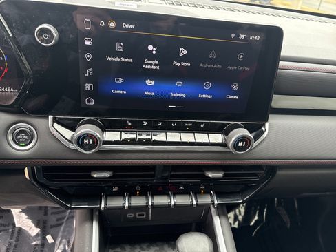 Used 2024 Chevrolet Colorado Z71 w/ Z71 Convenience Package 2 image 19