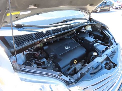 Used 2016 Toyota Sienna LE AWD/4WD image 30