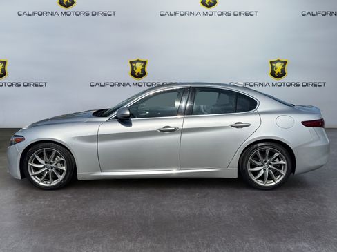 Used 2017 Alfa Romeo Giulia RWD image 2